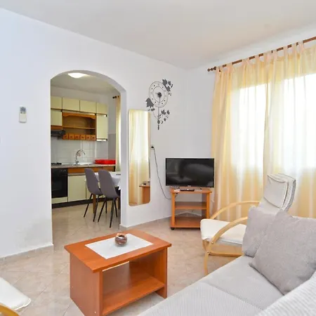Apartment Fuer 5 Personen Ca 51 Qm In Bale, Istrien Istrische Riviera